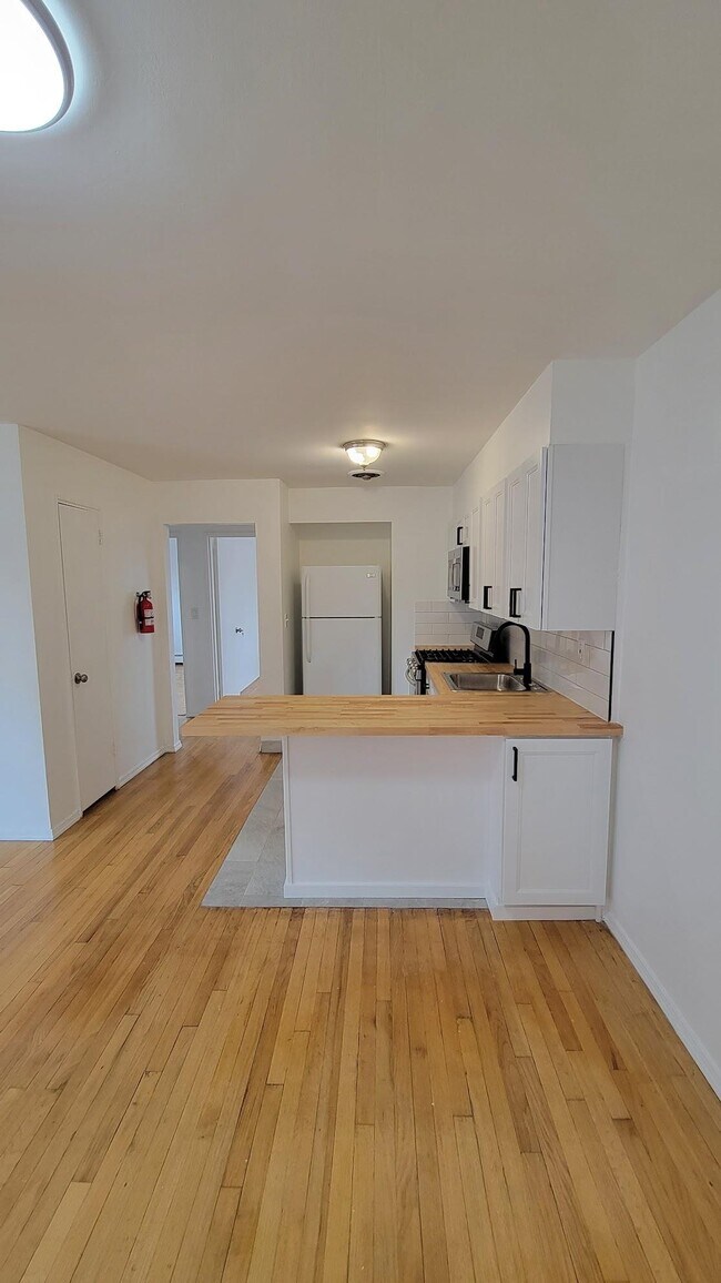 Building Photo - 204 Woodcliff Ave