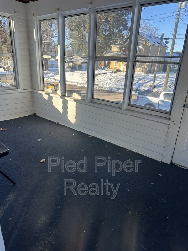 Building Photo - 425 W American St