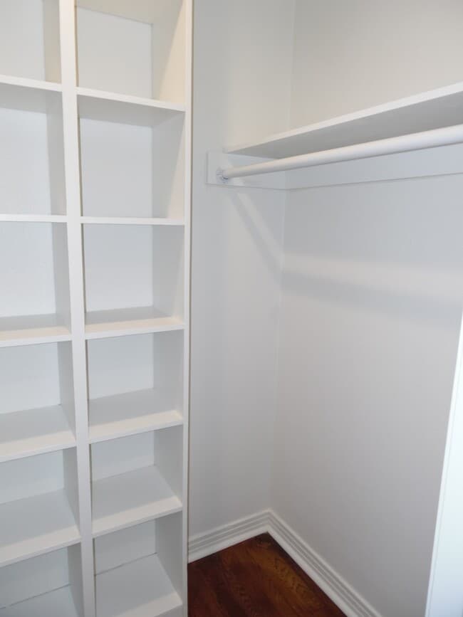 Building Photo - Total Remodel Townhome-Like Unit in Berkel...