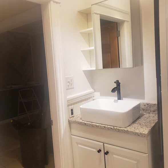 Building Photo - 18 Warwick St