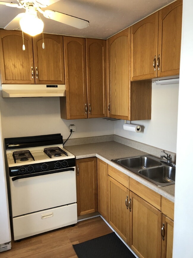 Building Photo - $2,095 / 1br - 400 sqft - 1 Bed 1 Bath Cot...