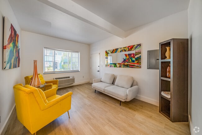 2 BD, 2 BA - 950 SF - Living Room - Design Place