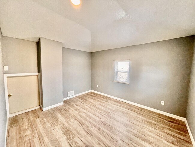 Building Photo - 2127 Park Ave