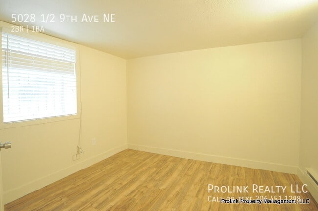 Building Photo - 5028 1/2 9th Ave NE-