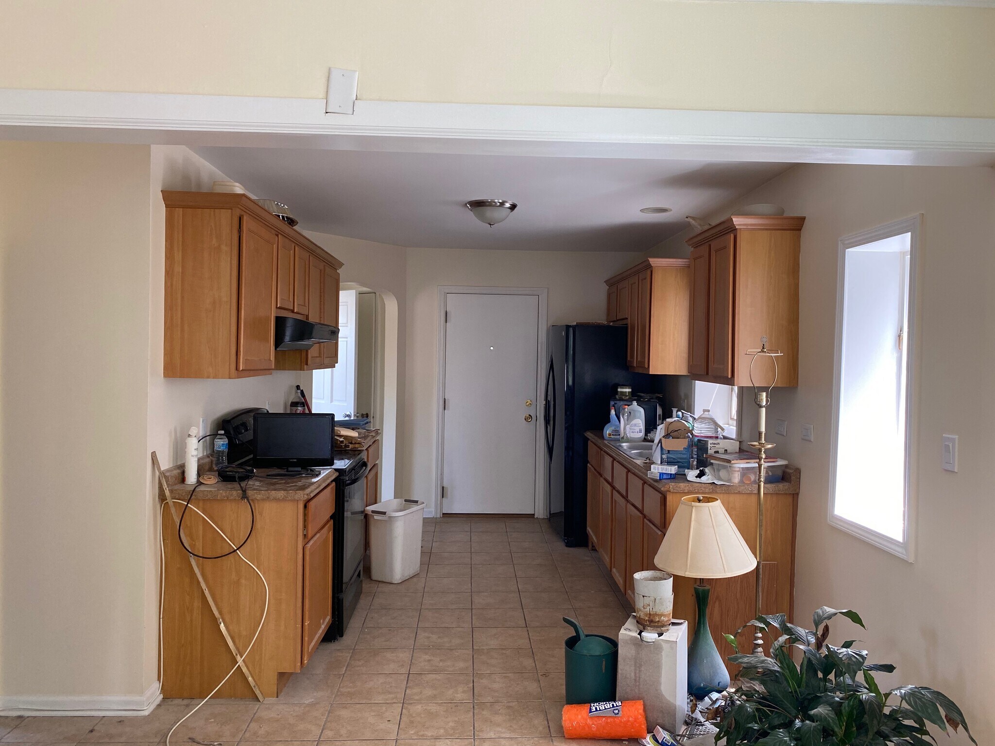Open kitchen connected to dinning room - 1744 E 84th Pl