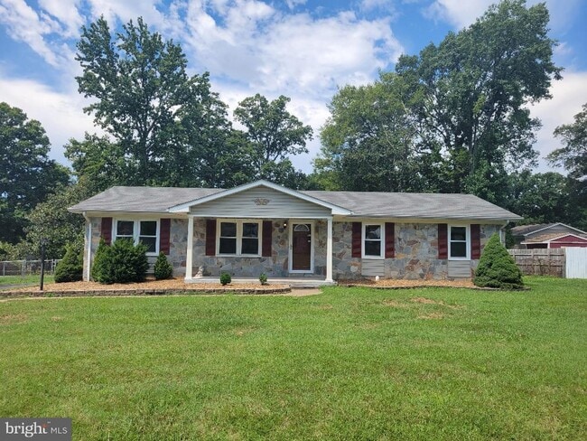 Building Photo - 601 Perry Dr