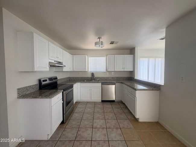 Building Photo - 2642 E Kings Ave