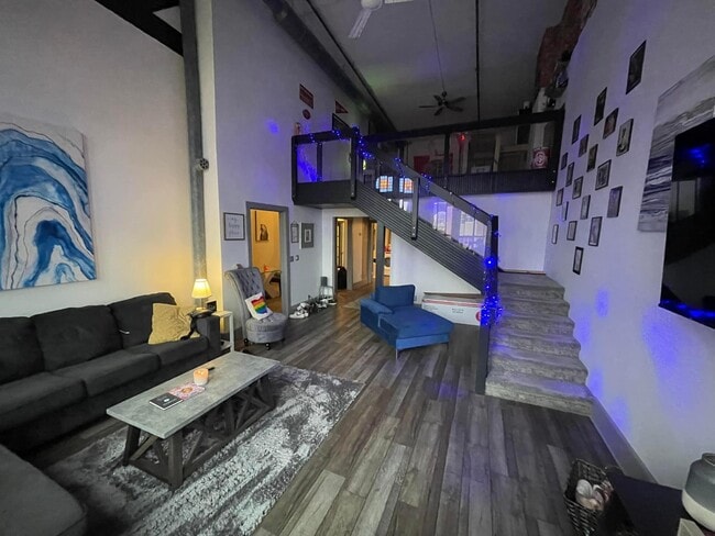 Building Photo - 94/96 S Washington St  1