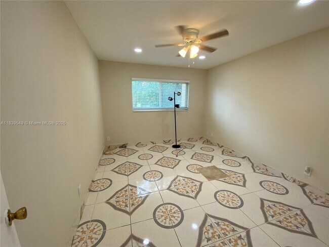 Building Photo - 2607 NW 39th Terrace