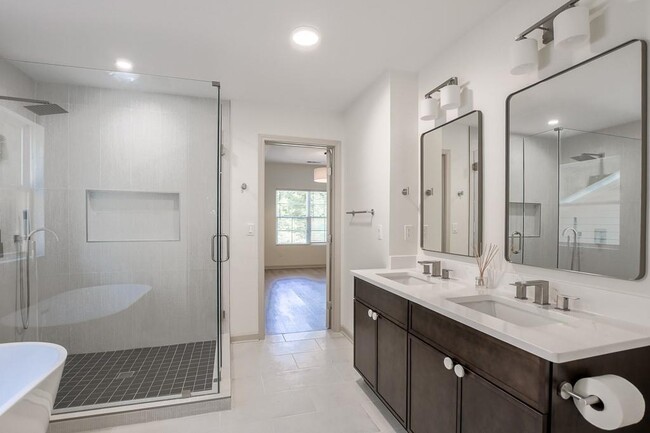 Building Photo - 70 Gardenia Dr NW