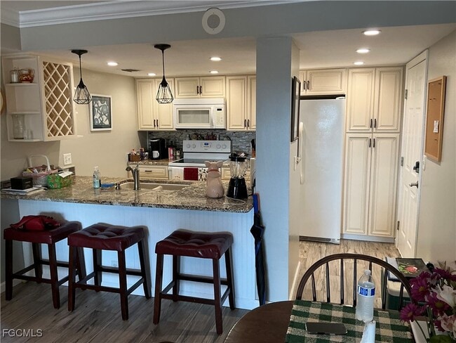 Building Photo - 2885 Palm Beach Blvd