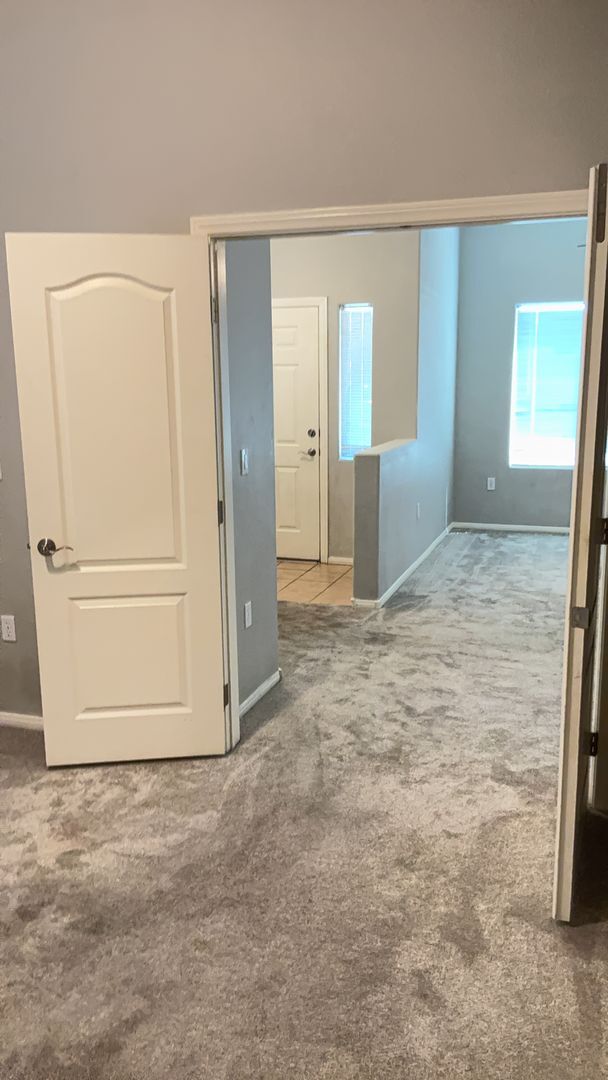 Building Photo - Condo 2 bedroom 2 bathroom Gated Entrance