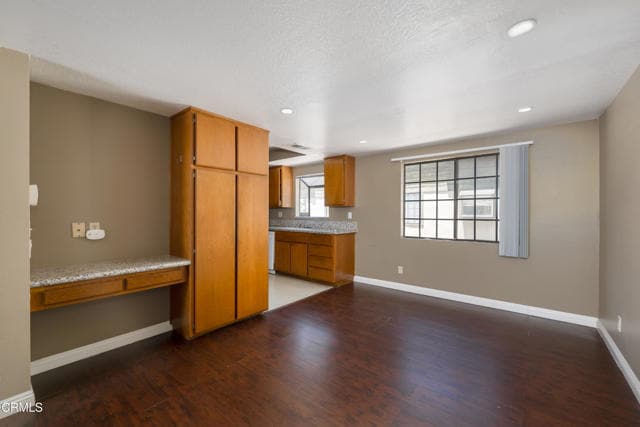 Building Photo - 64 N Oak Ave