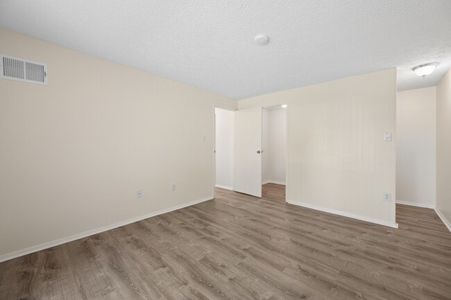 Building Photo - 501 Heather Ridge Dr