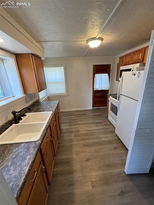 Building Photo - Centrally Located 1 Bedroom 1 Bathroom wit...