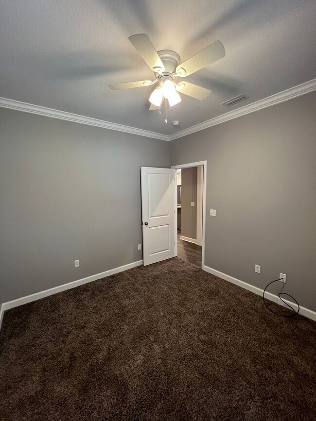 Building Photo - 112 Bellwood Trail