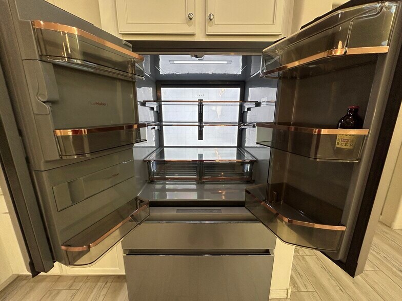 Building Photo - 8909 W Missouri Ave