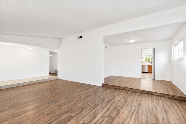 Building Photo - Stunning 4-Bedroom Simi Valley Home with P...
