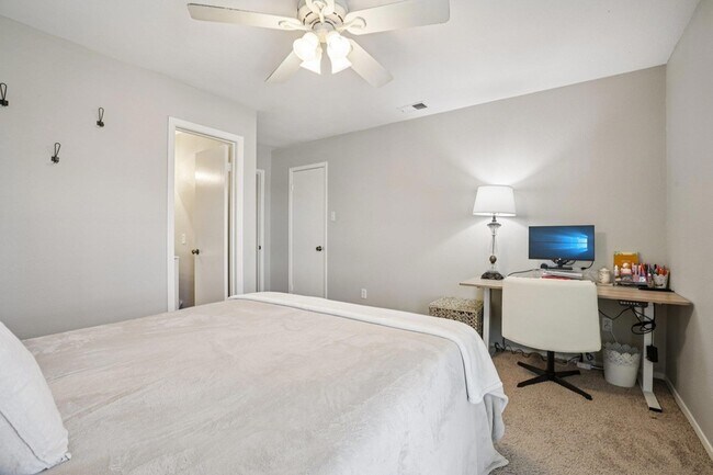 Building Photo - 4159 Steck Ave