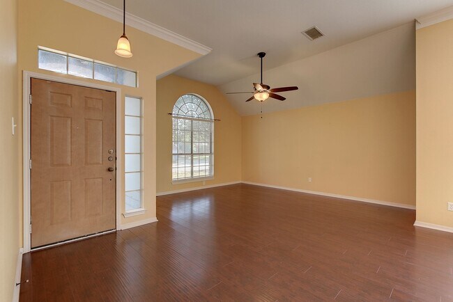 Building Photo - Elegant Pflugerville Home with Comfortable Living Spaces