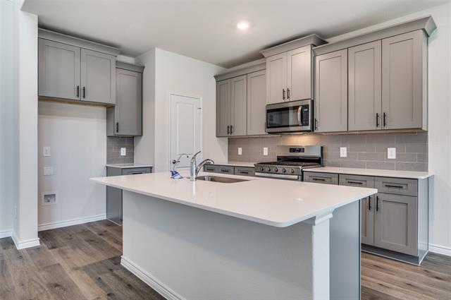 Building Photo - 1600 Bleriot Ct