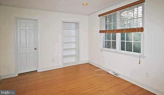 Building Photo - 1121 Club House Rd