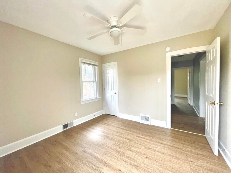 Building Photo - 1706 33rd St