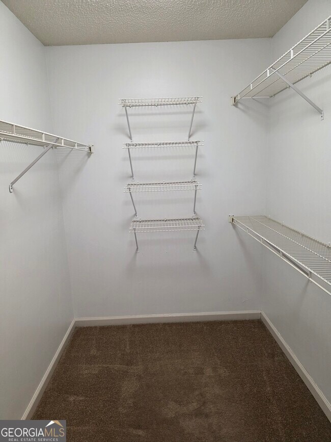 Building Photo - 7016 Hollow Oak Ct