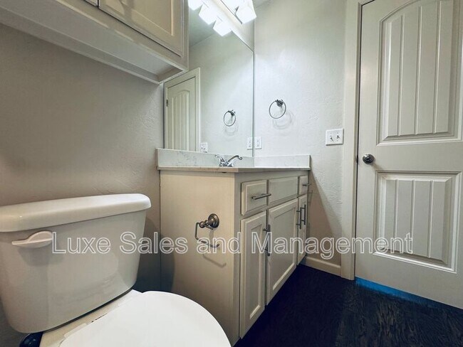 Building Photo - 11412 N Lincoln Blvd