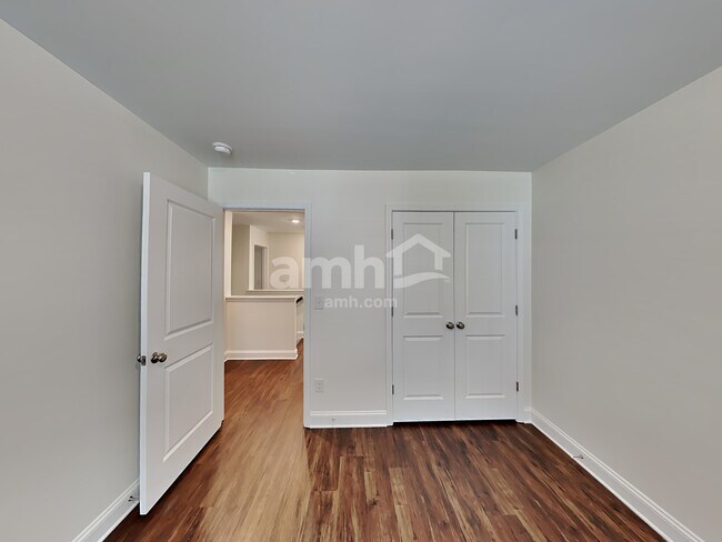 Building Photo - 1127 Amberly Wy