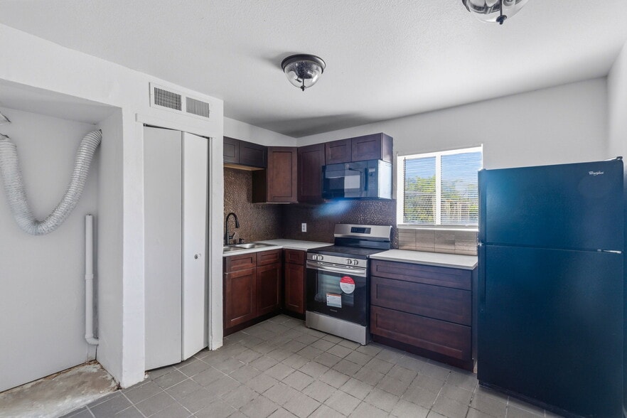 Building Photo - 12741 W Tasha Dr