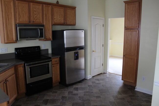 Building Photo - Beautiful 2 bed/2.5 bath condo in Witchduc...