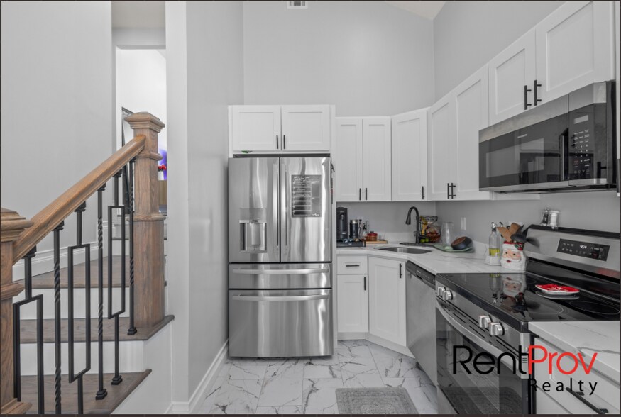 Building Photo - 517 Country View Dr