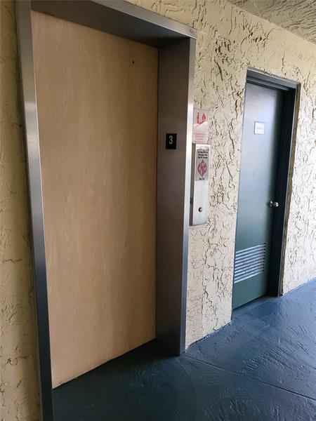 Building Photo - 9070 Lime Bay Blvd