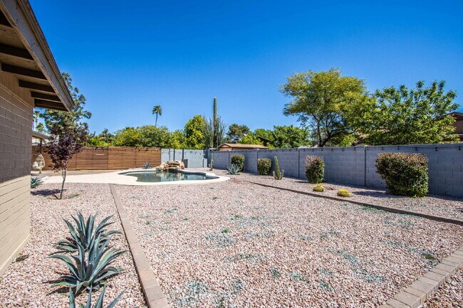 Building Photo - Ideal 3BR home!