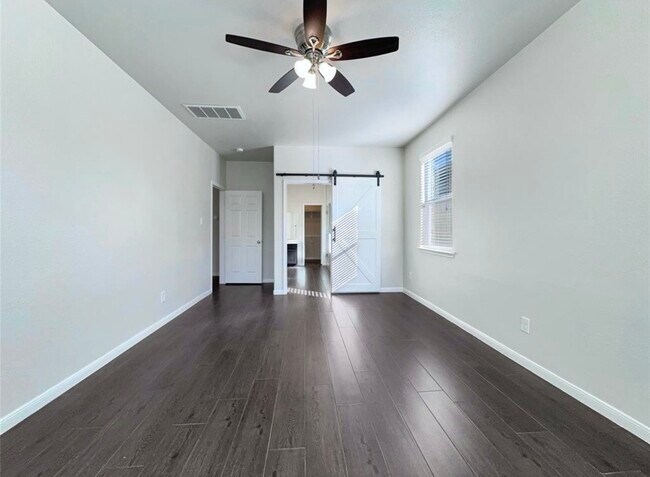 Building Photo - 8311 Bay Oaks Dr