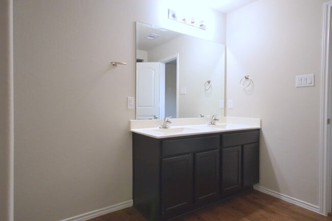 Building Photo - 5539 Dovetail Arbor Trace