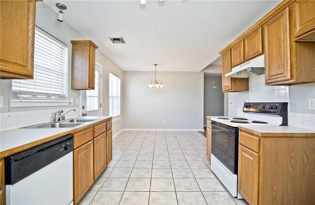 Building Photo - ***520 Walker Street***