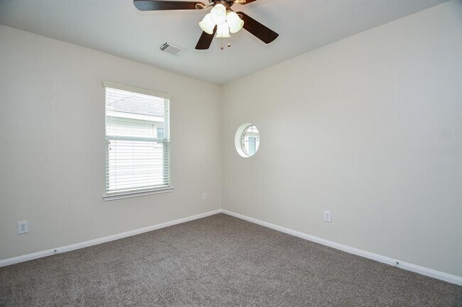 Building Photo - 1115 Eden Park Ln