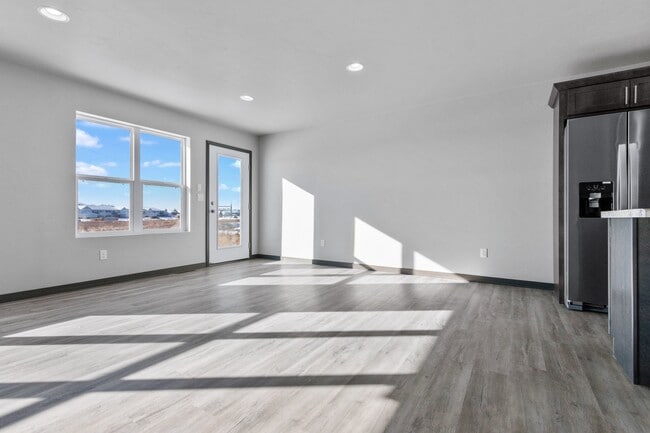 Building Photo - 3725 E Rubyred Dr