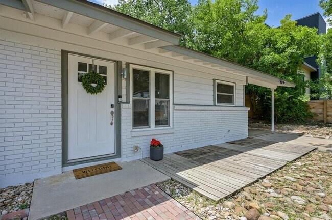 Building Photo - 403 Krebs Ln