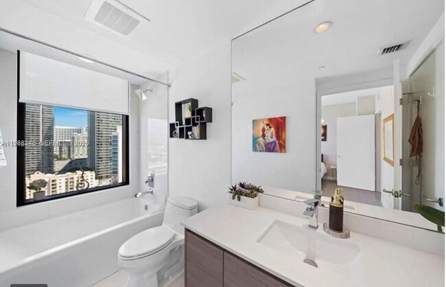 Building Photo - 460 NE 28th St