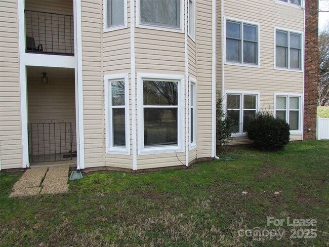 Building Photo - 10240 Rose Meadow Ln