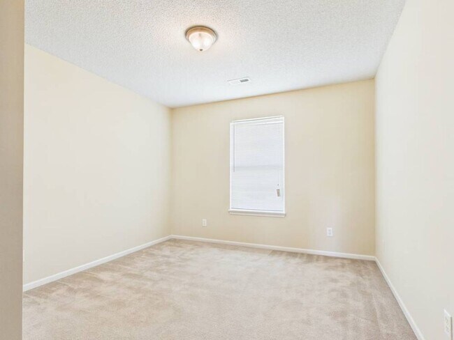 Building Photo - 703 Iron Horse Dr