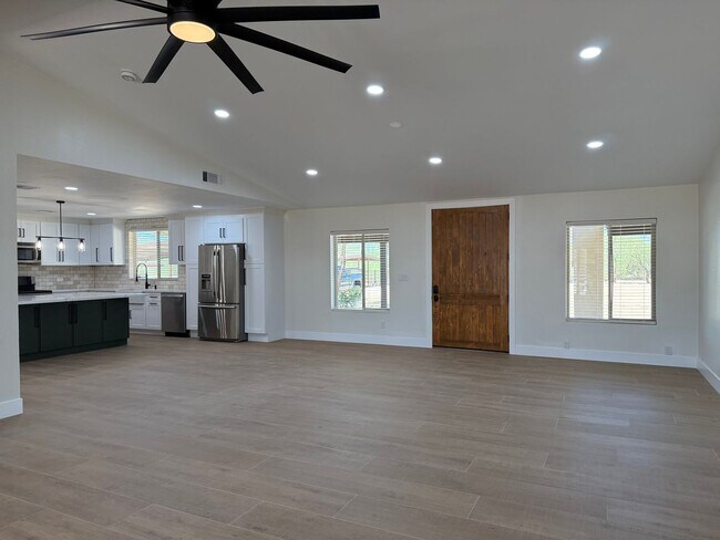 Building Photo - Cave Creek Horse Property