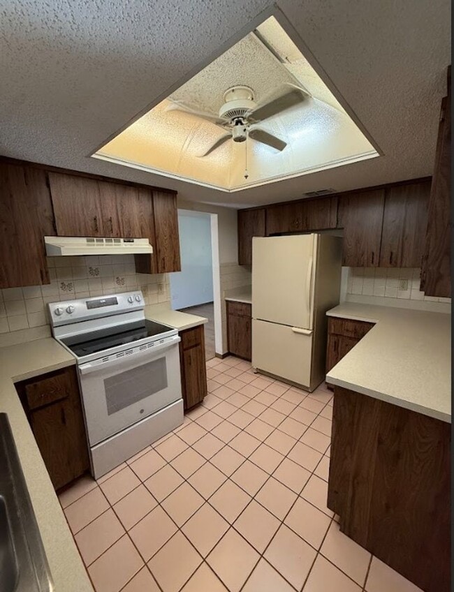 Building Photo - 10081 SW 95th Ave