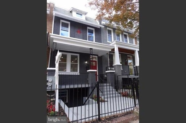 Building Photo - 3740 9th St NW