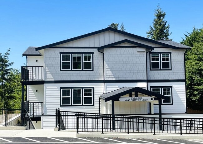 Building Photo - $1,000 Off 1st Month's Rent! 3 Bedroom, 1.5 Bathroom in Barkley Neighborhood!