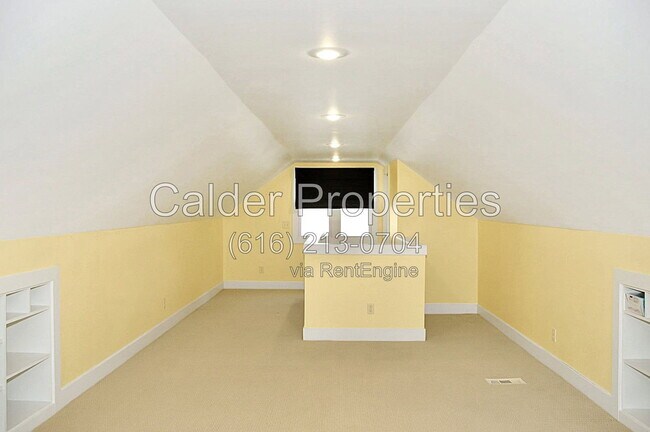 Building Photo - 1317 Herrick Ave NE