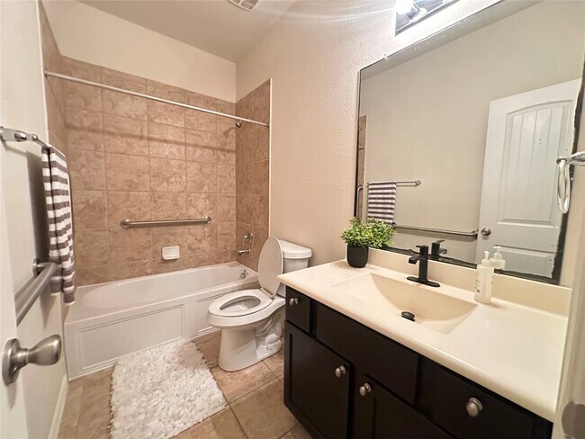 Building Photo - 6818 Pear Point Ln